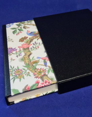 Chemise rigide et étuis sur mesure pour protéger un livre broché